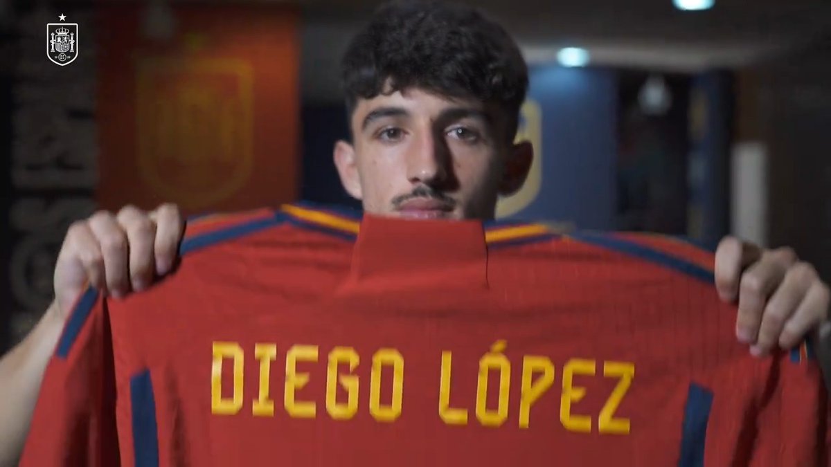 ⚽ El 'Guajín' Diego que sueña con ser 'Guaje'. ❤7️⃣ Su amor por el '7', el origen de su apodo, sus raíces... 🤗 Gracias, David Villa, por participar en esta sorpresa. #U21EURO