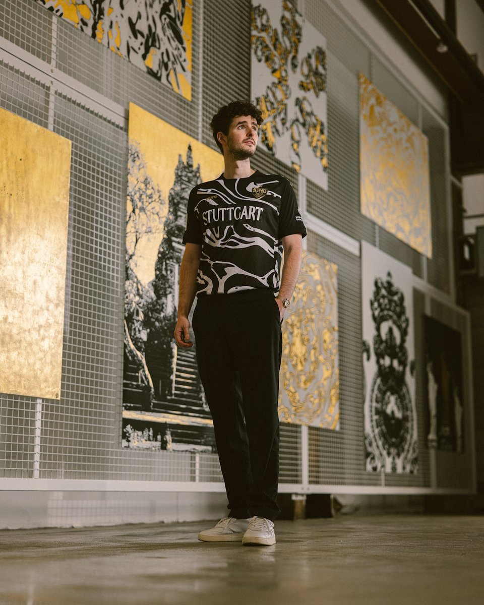 OUT NOW!✨ StuttgART. 1893. Das neue VfB-Sondertrikot – designed by Tim #Bengel – ist ab sofort in streng limitierter Auflage erhältlich. 🛍 Zum Onlineshop: #VfB | #stuttgART | #Sondertrikot | #JAKO