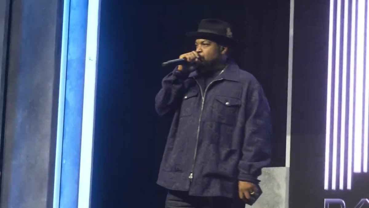 It was incredible to honor Rakim and Scarface at the Grandmaster Awards in Vegas. 2 of the all time greats!