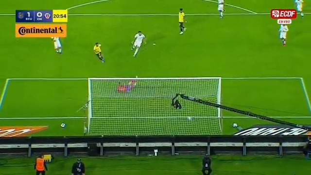 ¡EL ÁNGEEEEEEELLLLL DEL GOL! 😇 Ángel Mena anota la primera para la TRICOLOR #LaTrixECDF #Ecuador 🇪🇨 1-0 #Chile 🇨🇱 Contrata ECDF 📲