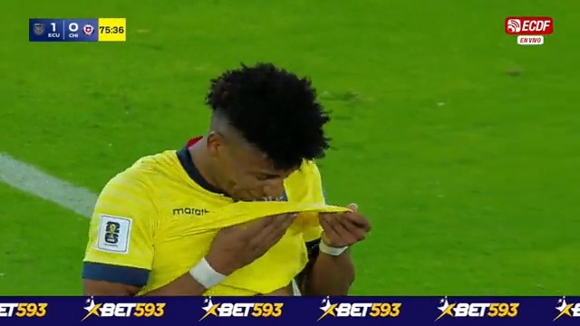 ¡ESTAMOS CERCA DEL SEGUNDO GOL! ⚽️ Kevin Rodríguez saca un remate que pega en el palo #Ecuador 🇪🇨 1-0 #Chile 🇨🇱 #LaTrixECDF