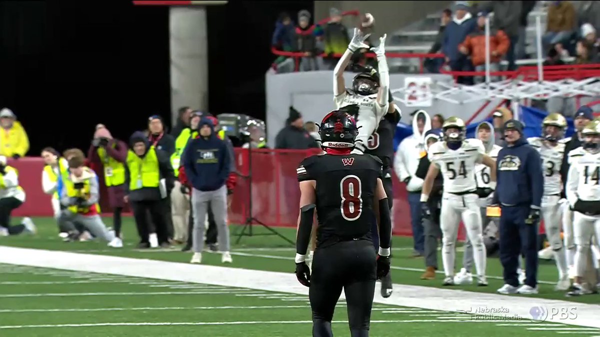 Check out the vertical ⬆️ 33-yard high point catch from Aidan Skradis.