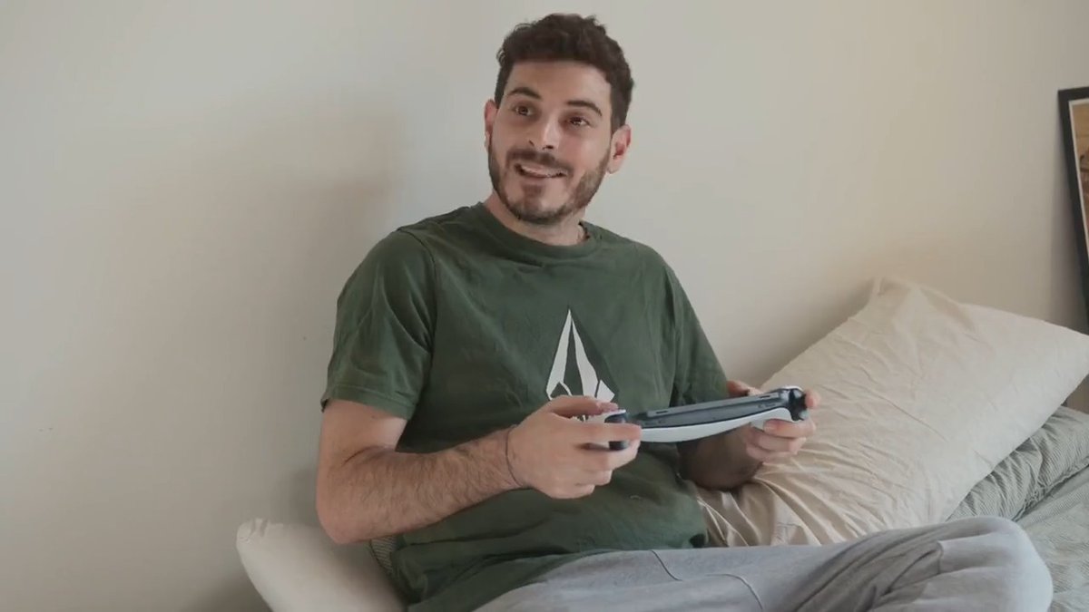 ¡SORTEO de 1 dispositivo #PSPortal!🔥Para participar: ✅Síguenos en X (PlayStation España) ✅Repostea este post ✅Comenta con #NecesitoPSPortal por qué te mereces una Participa hasta el 29/11. Consíguelo ya👉 Bases legales👉 Antón Lofer