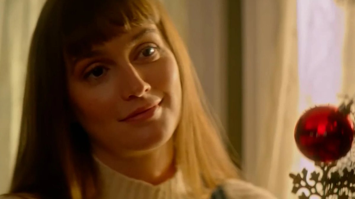 WATCH: Leighton Meester chats with E! about her NEW Christmas movie! 🎄