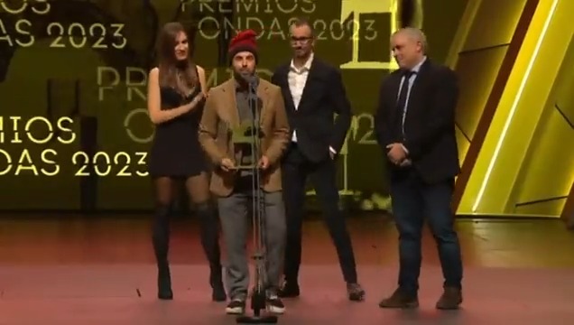 "Que ens deixin fer la nostra feina". @EnPeyu, en Jair [Jair Dominguez], la @Neusssi i en @JordiBorda reivindiquen la cultura catalana i en català als premis #Ondas2023. Seguim! 💪