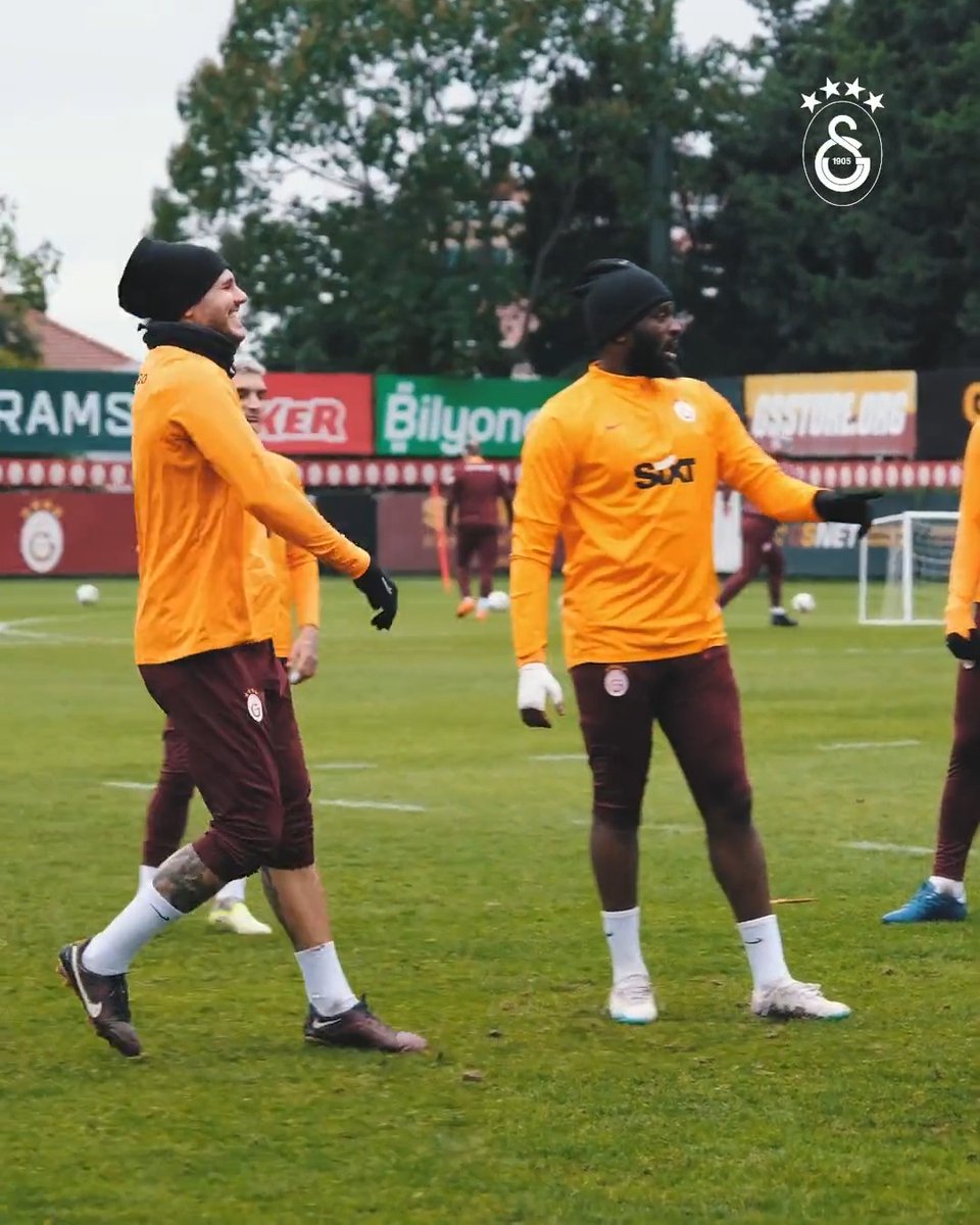 🔙 Mauro Icardi, takımla birlikte bugünkü antrenmanda! 💪 🎥 İdmandan en özel görüntüler, şimdi Galatasaray YouTube Katıl'da! 🔴 📲 Sen de yerini al, en özel içerikleri kaçırma! 🔗