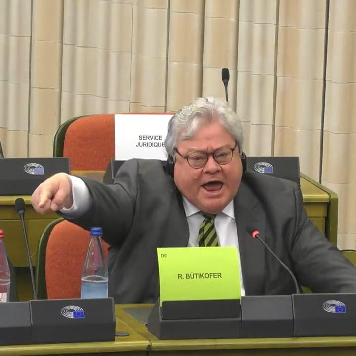 MUST WATCH: Far-right Bulgarian MEP Angel Dzhambazki has caused outrage today in the European Parliament, likening Macedonian parliamentarians present in Strasbourg to fascism. Green MEP Reinhard Bütikofer reacted angrily and urged Dzhambazki's expulsion from the meeting.