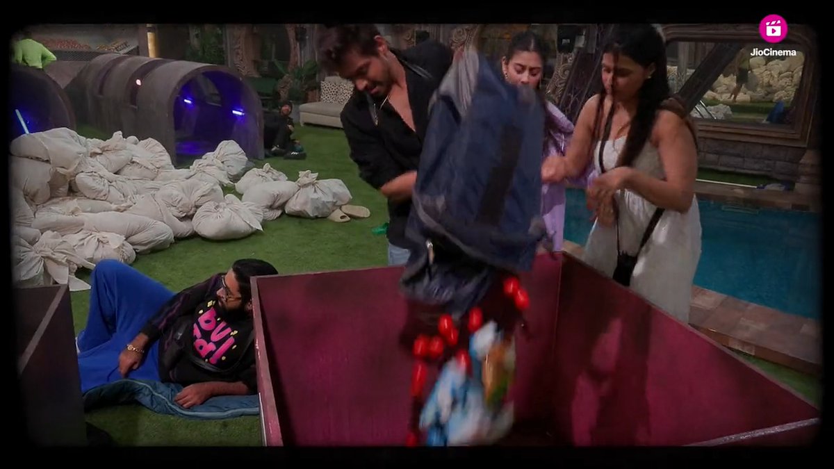 Ration ke loot mein, kahi loot na jaaye ghar ki shanti. Get ready for the chaos! Watch the new episode of #BiggBoss17 on #JioCinema and Colors TV #BB17 #BiggBoss17onJioCinema Salman Khan