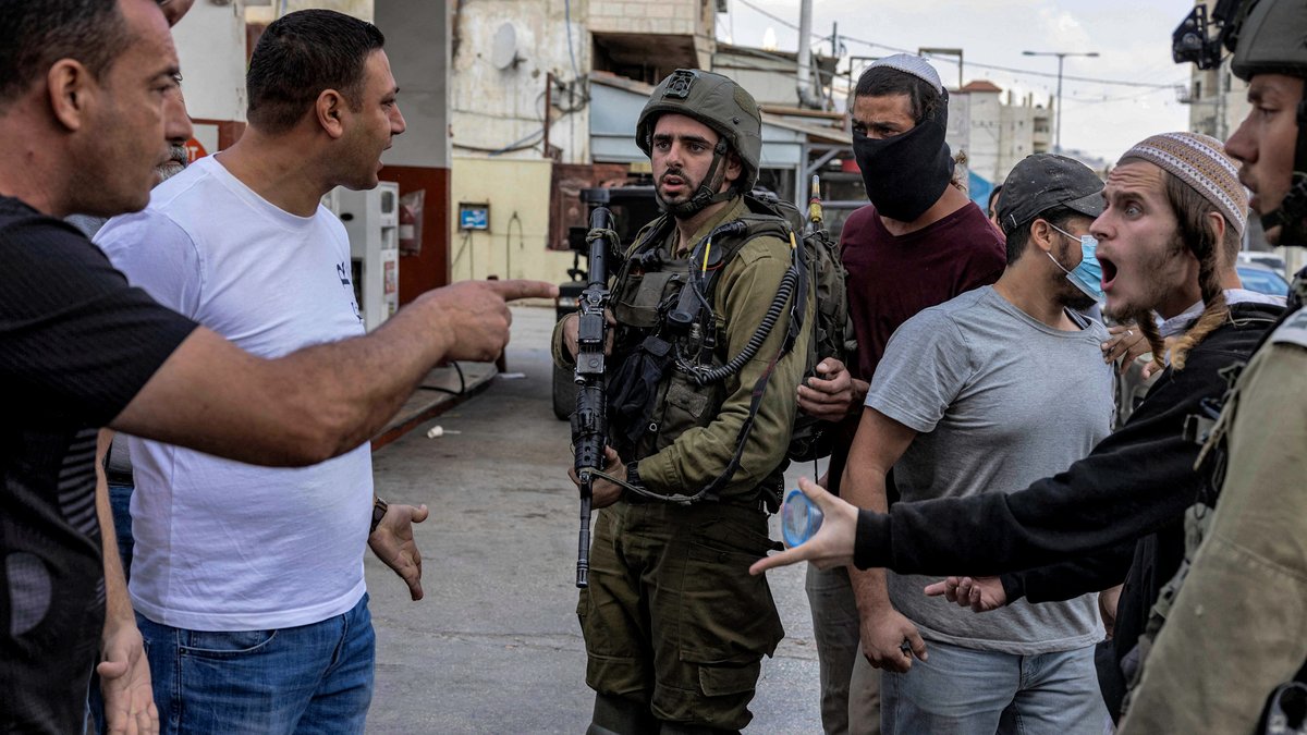 With the world’s eyes on Gaza, extreme Israeli settlers in the occupied West Bank are forcing Palestinians off their land. My latest for DW News