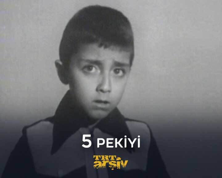 Sabır ve şefkatle öğreten, geleceğimizi inşa eden öğretmenlerimize “5 Pekiyi” bir gün diliyoruz. Öğretmenler gününüz kutlu olsun! 💝 #24KasımÖğretmenlerGünü