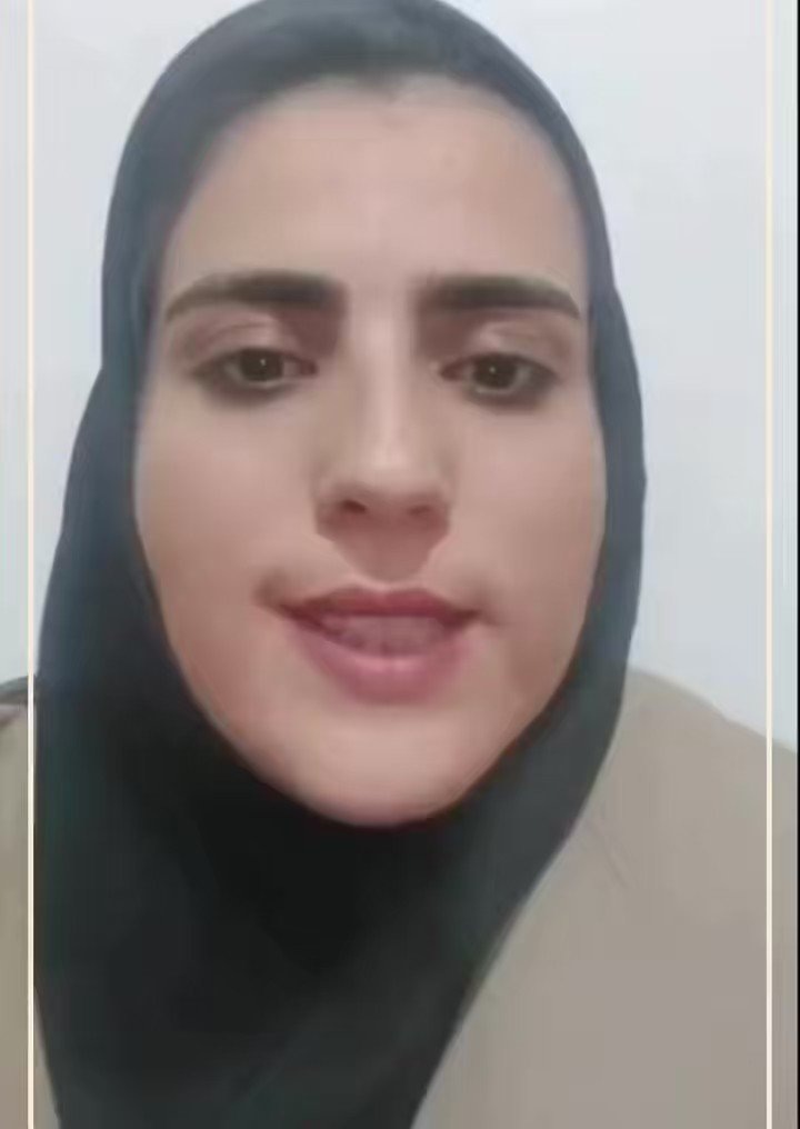 رویا ذاکری، معروف دختر معترض تبریز در ویدیویی پس از آزادی از زندان می‌گوید: «جمهوذی اسلامی تلاش کرده تا من را بیمار روانی جلوه دهد، من در سلامت کامل جسمی و روحی هستم و گفته جمهوری اسلامی را تایید نمی‌کنم. سه بار مرا به بیمارستان اعصاب و روان رازی بردند که با دستور قاضی پرونده بوده است.» رویا ذاکری ٣١ ساله، اهل مرند و فارغ‌التحصیل مقطع کارشناسی ارشد رشته کامپیوتر است. ‌ عصر روز شنبه ۲۹ مهرماه ۱۴۰۲ رؤیا ذاکری از بیمارستان رازی به اداره اطلاعات تبریز منتقل شد و پس از انجام بازجویی روز ۶ آبان دوباره به بیمارستان رازی برگشت و در بخش زنان این بیمارستان بستری ‌شد. نهایتا بنا به اخبار واصله، رويا ذاكرى چهارشنبه ۱۷ آبان از بخش حیان بیمارستان رازی تبریز مرخص گردید. این ویدیو در رسانه «آذوح» منتشر شده است. #رویا_ذاکری #دادبان