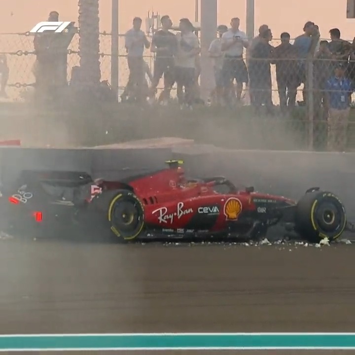 A scary moment for Carlos Sainz who finds the barriers at Turn 3 👀 #AbuDhabiGP #F1