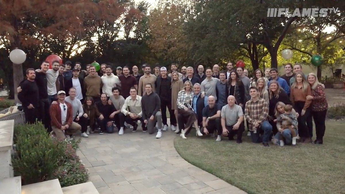 Last night, the Coleman family hosted the entire team for Thanksgiving dinner in Dallas ❤️
