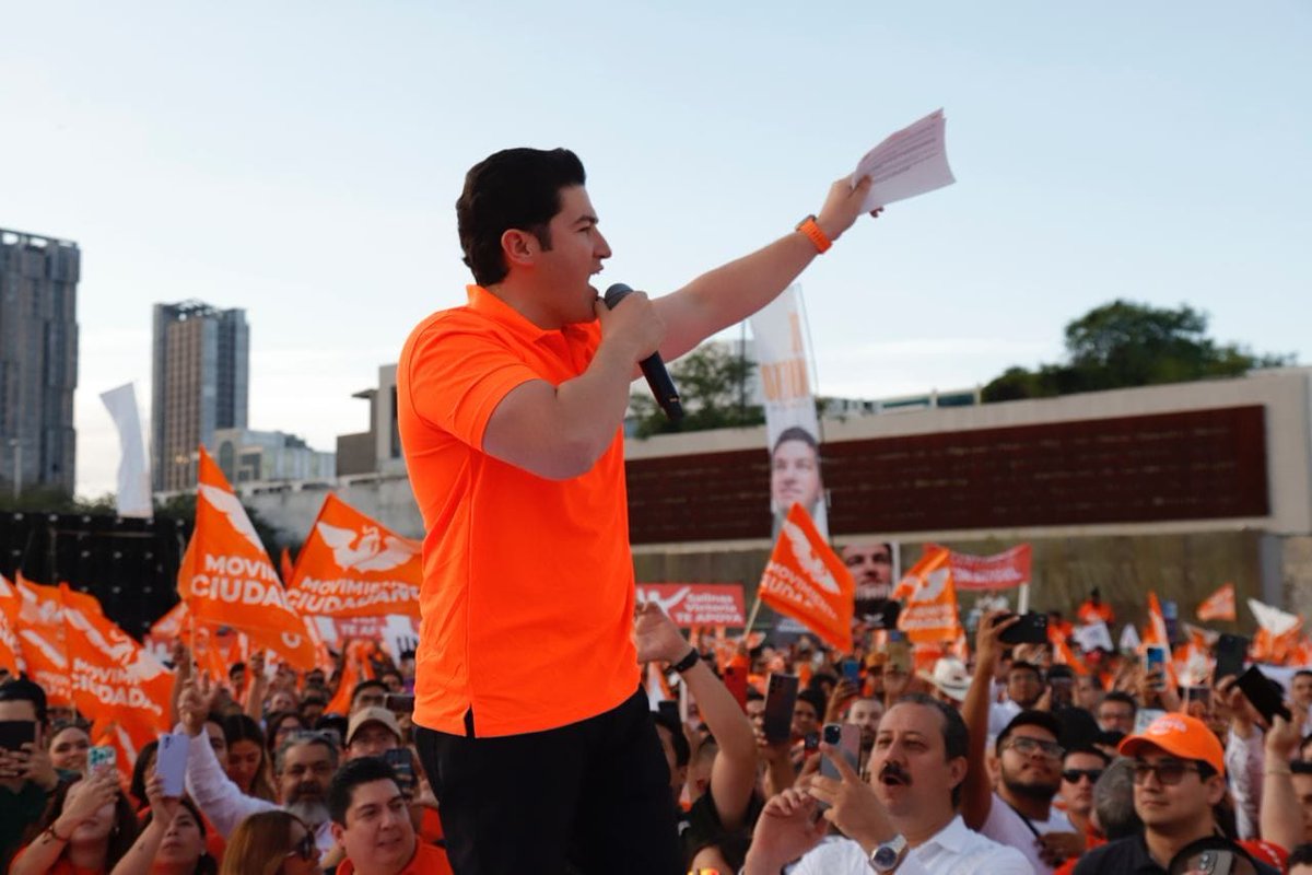 Sería ingenuo pensar que se puede construir un proyecto ganador con los partidos que perdieron 23 gubernaturas en los últimos años. Por eso insisto en que es momento de los jóvenes, porque mientras la vieja política solo puede ofrecer pasado, pasado y más pasado, Samuel García, #ElNuevo, representa una alternativa de futuro. Vamos a hacer posible lo imposible, ¡vamos a construir el futuro de México! #ElFuturoEsNaranja . . . . . Mensaje dirigido a militantes y simpatizantes de Movimiento Ciudadano.