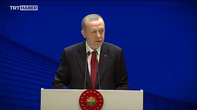 "Bu özel filmi, öğretmenlerimizle birlikte tüm gençlerimizin izlemesini tavsiye ediyorum" Cumhurbaşkanı Erdoğan: Şehit öğretmen Aybüke Yalçın'a ithafen hazırlanan TRT'nin emeği ve gayretiyle hayat bulan "Aybüke; Öğretmen Oldum Ben!" filmini ailesiyle birlikte göz yaşlarıyla seyrettik.