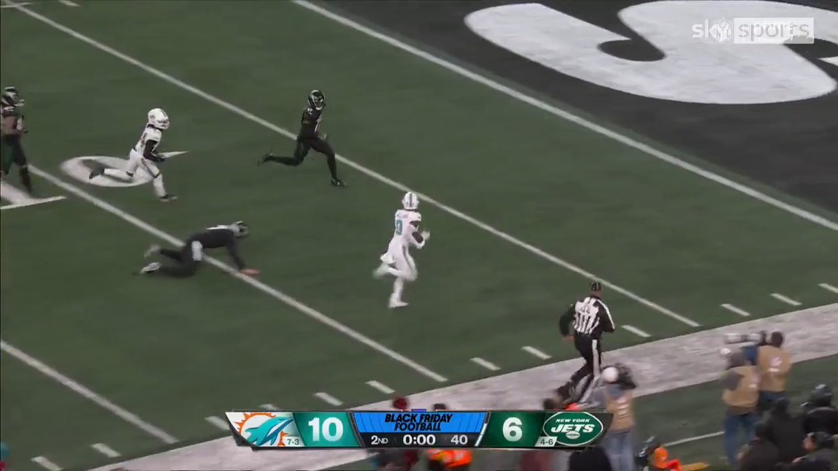 JEVON HOLLAND RETURNS THE HAIL MARY FOR A 99-YARD TOUCHDOWN. 🤯 Have you ever seen anything like it?!