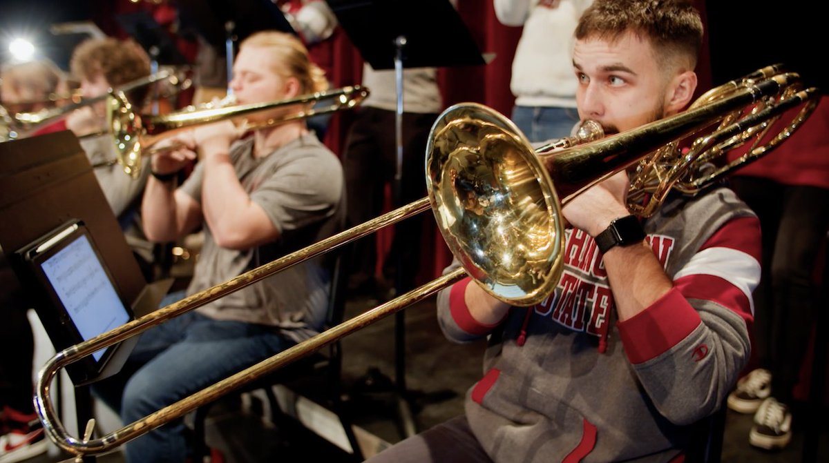 Celebrate Cougar Pride with this rendition of the #WSU Fight Song with WSUPullmanMusic conducted by Aaron Hill, assistant professor of saxophone and Big Bands. 🎶🐾 #GoCougs