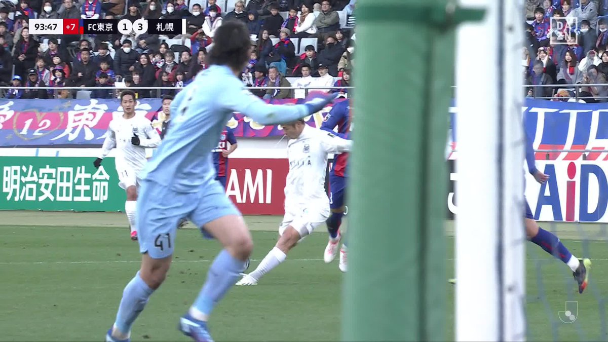 ／ 試合を決定づけた 大森真吾のスーパーゴール🔥 ＼ ピッチ中央付近から一振り GKを上を抜きゴール内に落ちる 完璧なロングシュート😍 🏆明治安田J1第33節 🆚FC東京×札幌 📺 #DAZN 見逃し配信