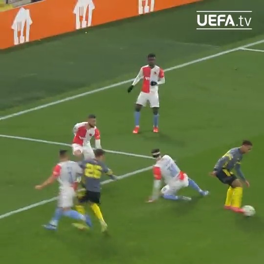 ๐ดโช๏ธโซ๏ธ Dessers composed in front of goal ๐ฅ Feyenoord Rotterdam || #OTD || #UECL