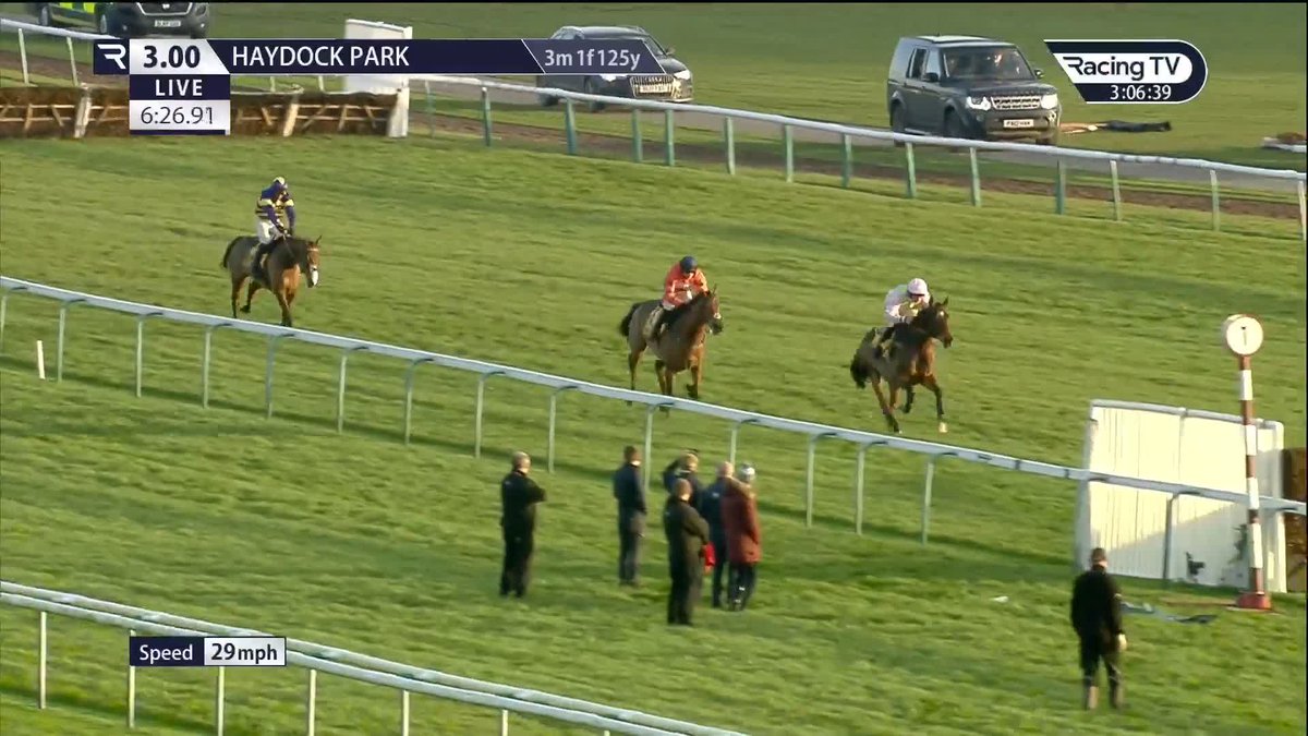 𝐑𝐨𝐲𝐚𝐥𝐞 𝐏𝐚𝐠𝐚𝐢𝐥𝐥𝐞 excels in the Betfair Chase Haydock Park Races! 👀 Venetia Williams | charlie deutsch