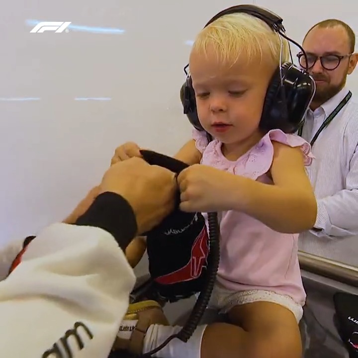 Helping Dad get ready for quali ❤️ #AbuDhabiGP Kevin Magnussen