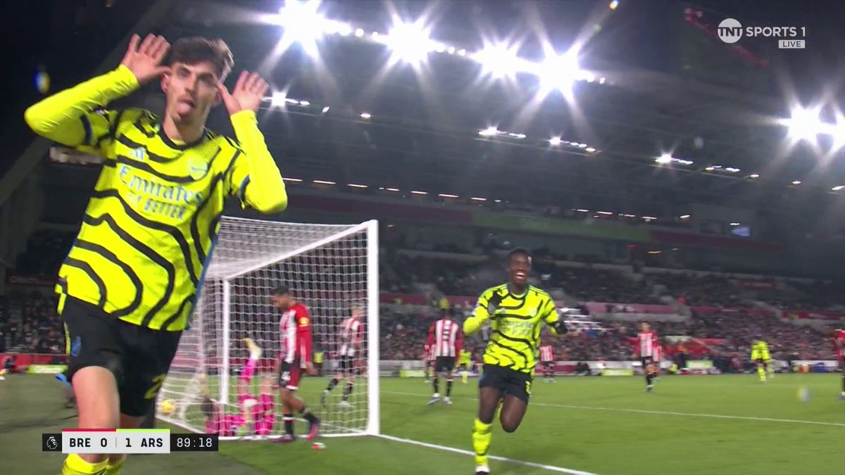 Kai Havertz scores a 𝙡𝙖𝙩𝙚 goal that may take Arsenal top of the Premier League 💥