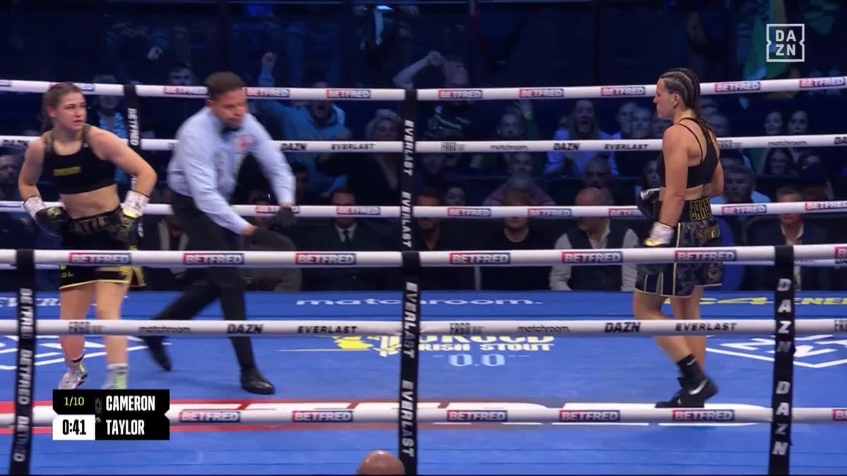 Was that a knockdown? 👀 #CameronTaylor2