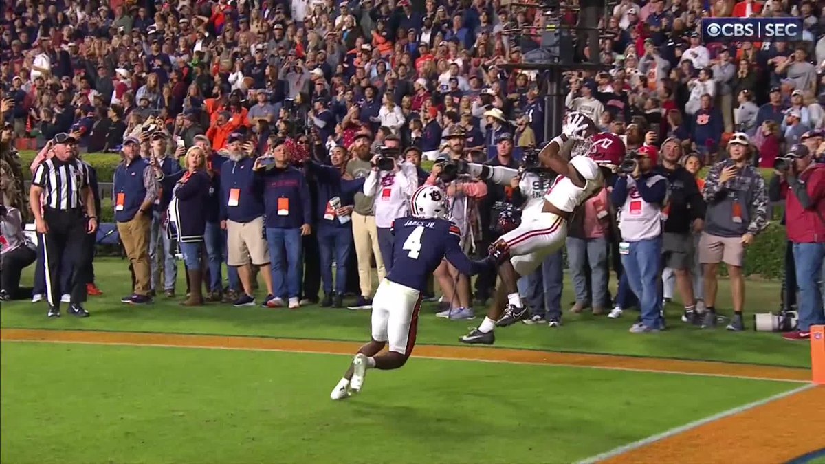 BAMA WITH THE 4TH &amp; GOAL MIRACLE 🤯🤯 (via CBS Sports)