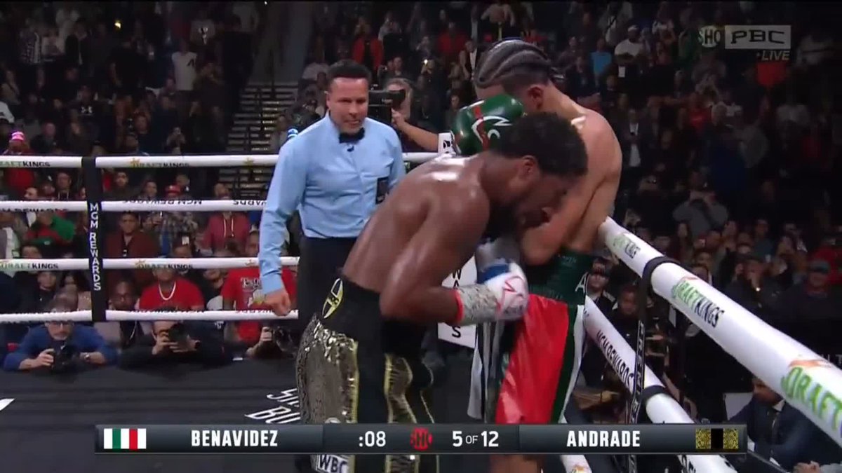 What. A. Fight. 🥵 #BenavidezAndrade
