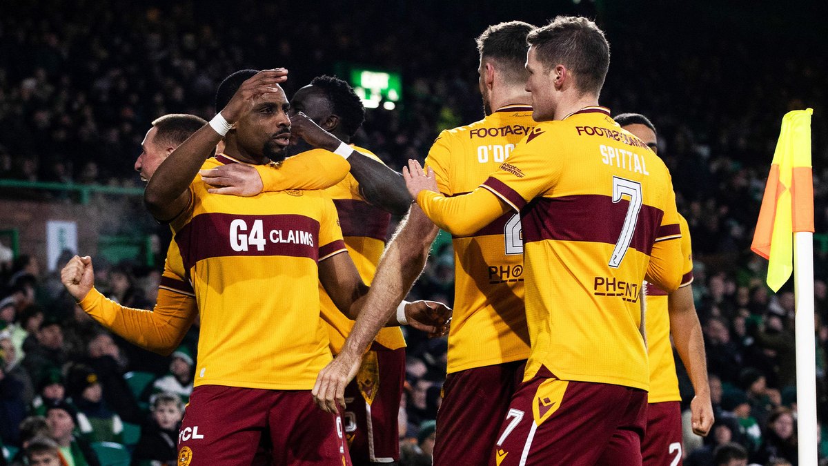 Back in the team. Back amongst the goals 🔥 A proper team celebration. Jonathan Obika