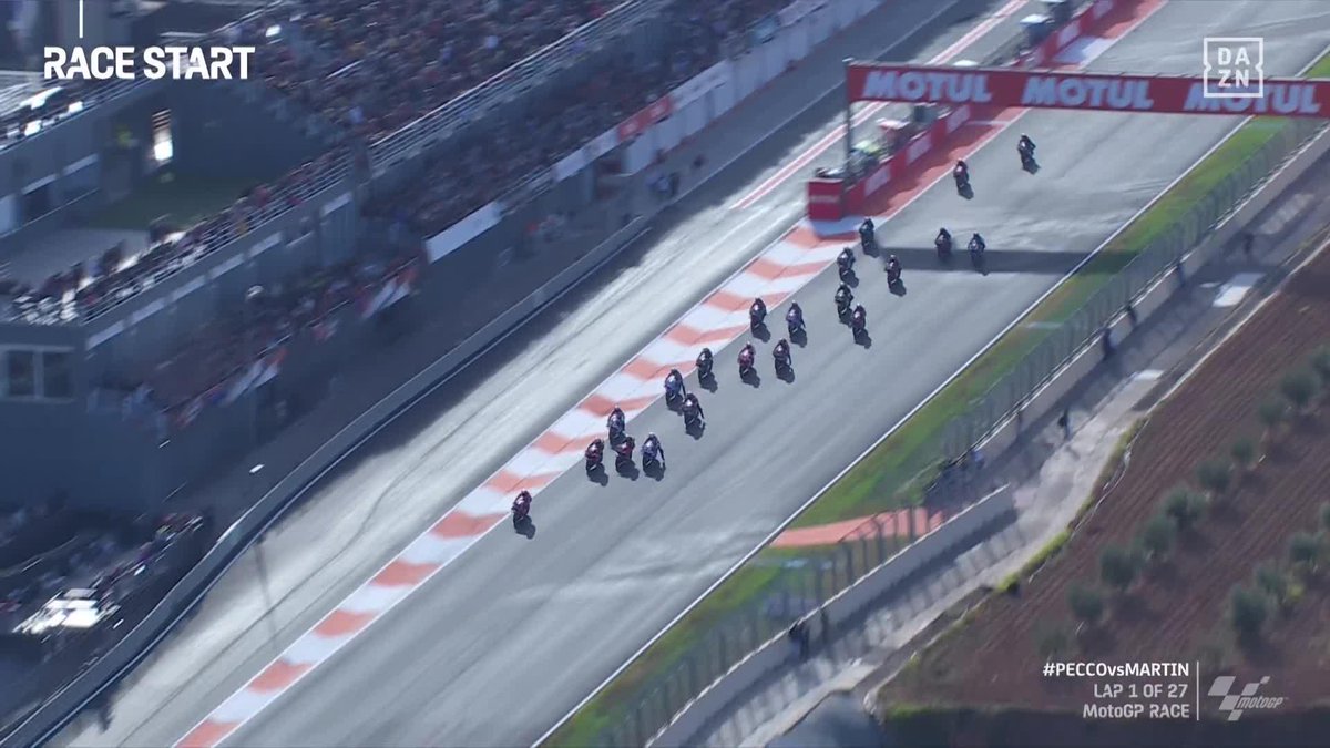 El aplauso del Pramac Racing a Jorge Martín 👏 El recibimiento de su box a la llegada de un piloto que peleó el Mundial hasta el final #ValenciaGP 🇪🇸 #MotoGP 🏁