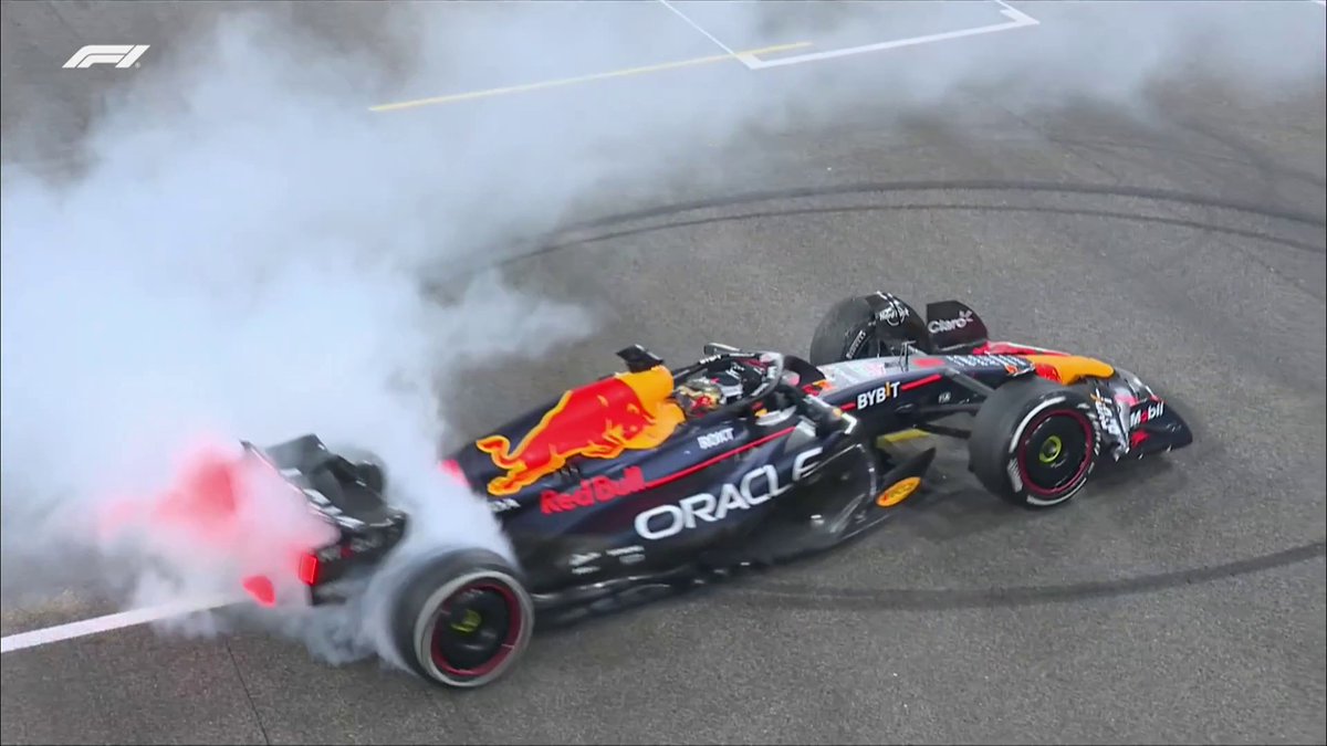 A three-time champion of the world celebrating how you should... 🏆🏆🏆 Donuts on the grid for Max Verstappen! 🔄