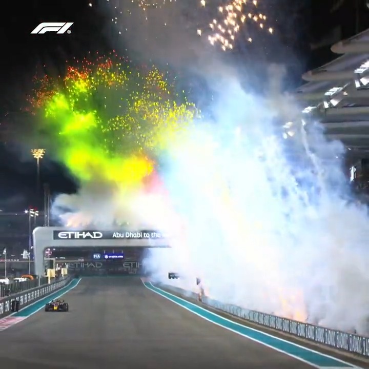 A stunning achievement 🤩 Max Verstappen wins his 19th race of the season #F1 #AbuDhabiGP