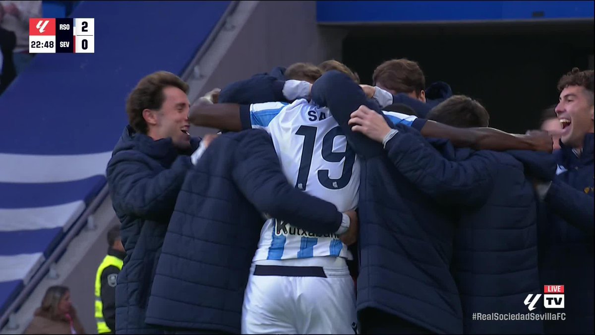 Umar Sadiq unleashes from range 🤯 The Nigerian doubles Real Sociedad's lead with a brilliant effort 🔵⚪