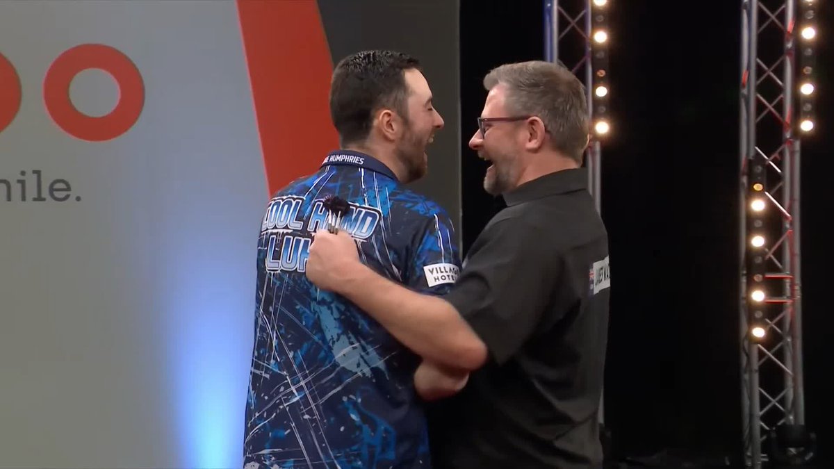 HUMPHRIES HALTS THE MACHINE! 💪 Luke Humphries' winning run on the big stage continues! He turns on the style in the closing stages to wrap up a 10-7 win against James Wade, winning the last four legs without reply! 📺 #PCF | QFs