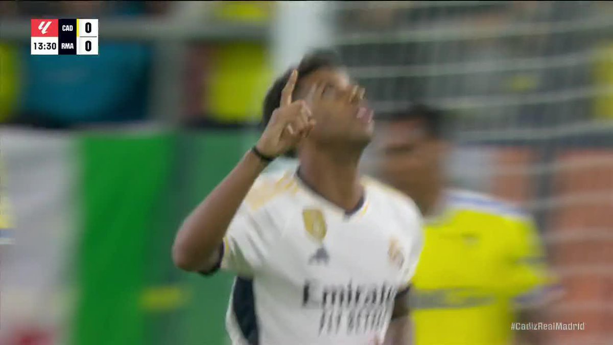 Rodrygo took on the whole Cadiz defense for this epic goal 🔥