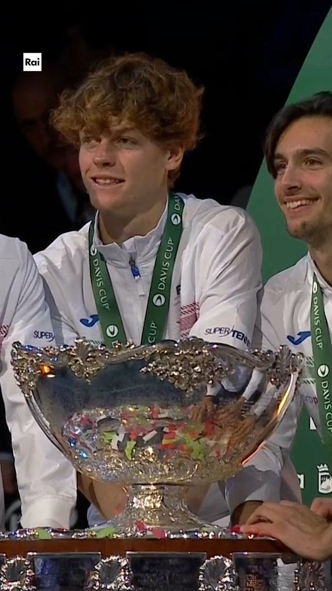 È NOSTRA, FINALMENTE È NOSTRAAAAA! 🏆🇮🇹 #CoppaDavis #JannikSinner #AustraliaItalia #DavisCupFinals 🎾