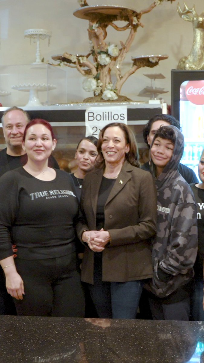 It was wonderful to visit Venice Bakery & Restaurant on Small Business Saturday as we honor the work that small business owners and employees are doing across the nation to grow our economy and support our communities. When we invest in small businesses, we invest in America.