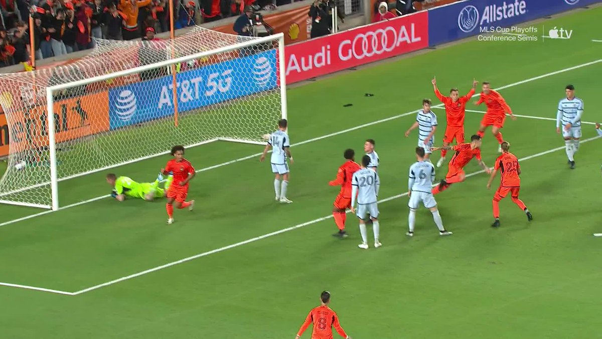 What a delivery by Herrera 🎯 What a header by Escobar 👏 Houston Dynamo FC // Audi #MLSCupPlayoffs