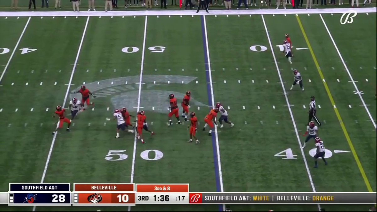 That was a Sunday Throw! Belleville 2025 QB Bryce Underwood finds 2024 WR/S Jalen Johnson for a 45-yard TD D1 Final: #10 Southfield A&T (12-1) leads #1 Belleville (13-0) 28-18 1:30 left in the 3rd quarter Belleville Football Jalen Johnson Bryce Jay Underwood