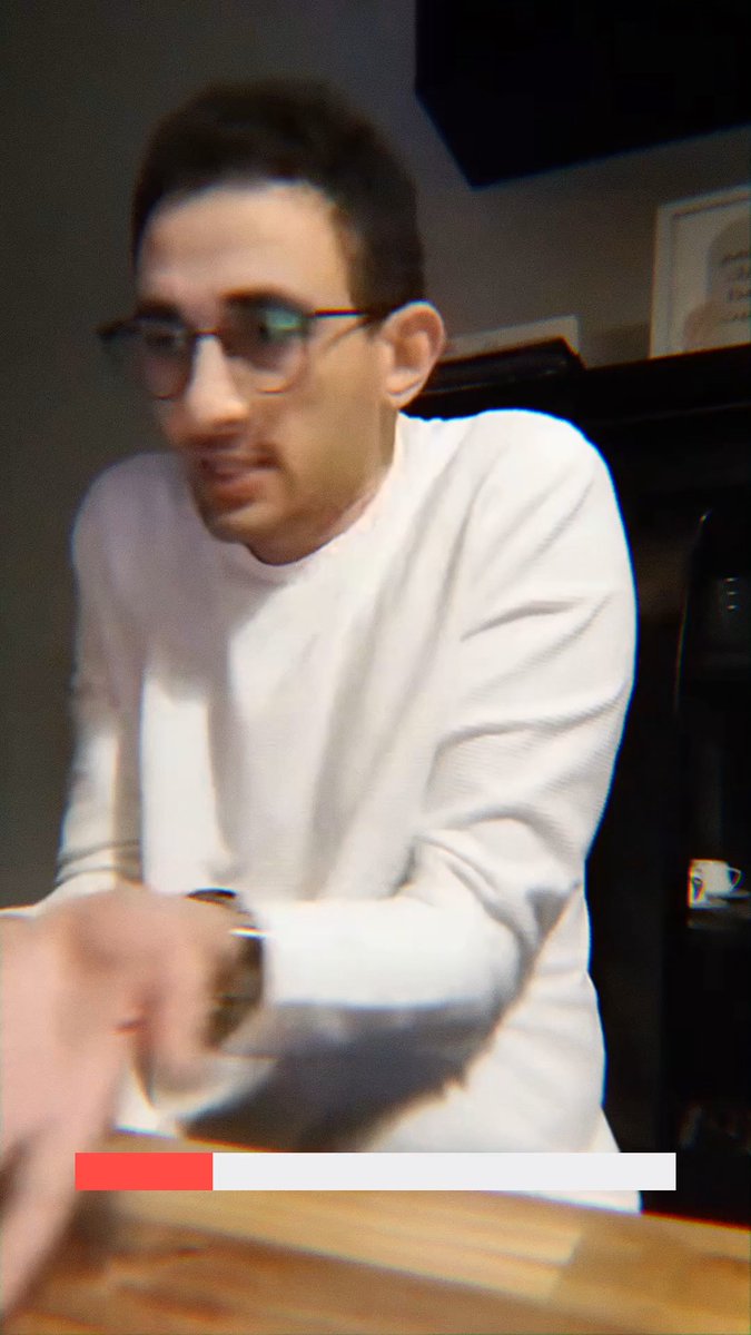 كل فيديو أنشره في تويتر أحاول كتابة نبذة عنه لكن هذا الفيديو الرائع للشاب الجميل عمرو لا تعليق عليه! أترككم مع المشاهدة مباشرة
