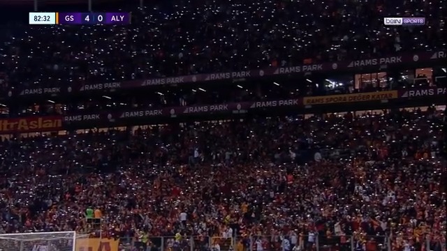 🟡🔴 Galatasaray taraftarlarından 'Yerine Sevemem' performansı. | #SenTabiiKi #beINSPORTS