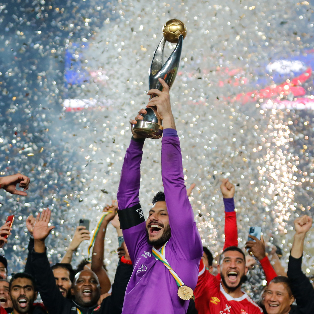 #في_مثل_هذا_اليوم عام 2020 🗓️ حقق الأهلي لقبه التاسع في دوري أبطال إفريقيا عقب فوزه على الزمالك بهدفين مقابل هدف! 🦅 #TotalEnergiesCAFCL | ‏النادي الأهلي