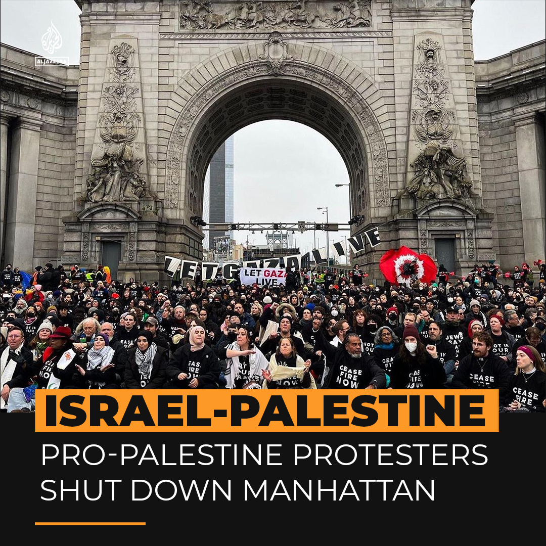 Palestine solidarity protesters calling for a ceasefire in Gaza staged a sit-in on Manhattan Bridge in New York, blocking it for several hours ⤵️