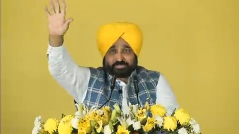 ਜਿਹੜੇ ਆਪਣੇ ‘ਚ ਨੁਕਸ ਕੱਢਦੇ ਫਿਰਦੇ ਨੇ ਇਨ੍ਹਾਂ ਵੱਲ ਵਾਲਾ ਧਿਆਨ ਨਾ ਦਿਆ ਕਰੋ ਕਿਉਂਕਿ ਕਹਿਣ ਨੂੰ ਉਨ੍ਹਾਂ ਕੋਲ ਹੁੰਦਾ ਕੱਖ ਨਹੀਂ…ਮੈਂ ਕਿਸੇ ਨੂੰ ਕੋਈ ਜਵਾਬ ਨਹੀਂ ਦਿੰਦਾ ਮੇਰੇ ਤਾਂ ਲੋਕ ਹੀ ਵਕੀਲ ਨੇ ਉਹੀ ਮੇਰੇ ਵੱਲੋਂ ਜਵਾਬ ਦੇ ਦਿੰਦੇ ਨੇ…