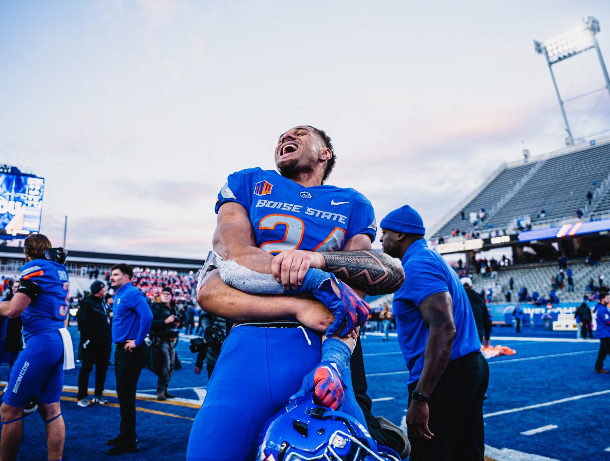 Last one on The Blue 🔵 Sent our seniors out with a win that clinched a spot in the Mountain West Championship! 📹🔥 #Compete | #BleedBlue
