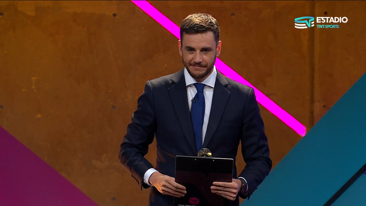 👀⚽️🇨🇱 ¡El mejor árbitro del año! Estos son los jueces que fueron nominados para ser el mejor en este 2023 en la #GalaCrackEasy2023. ¿Quién se llevaría tu voto?