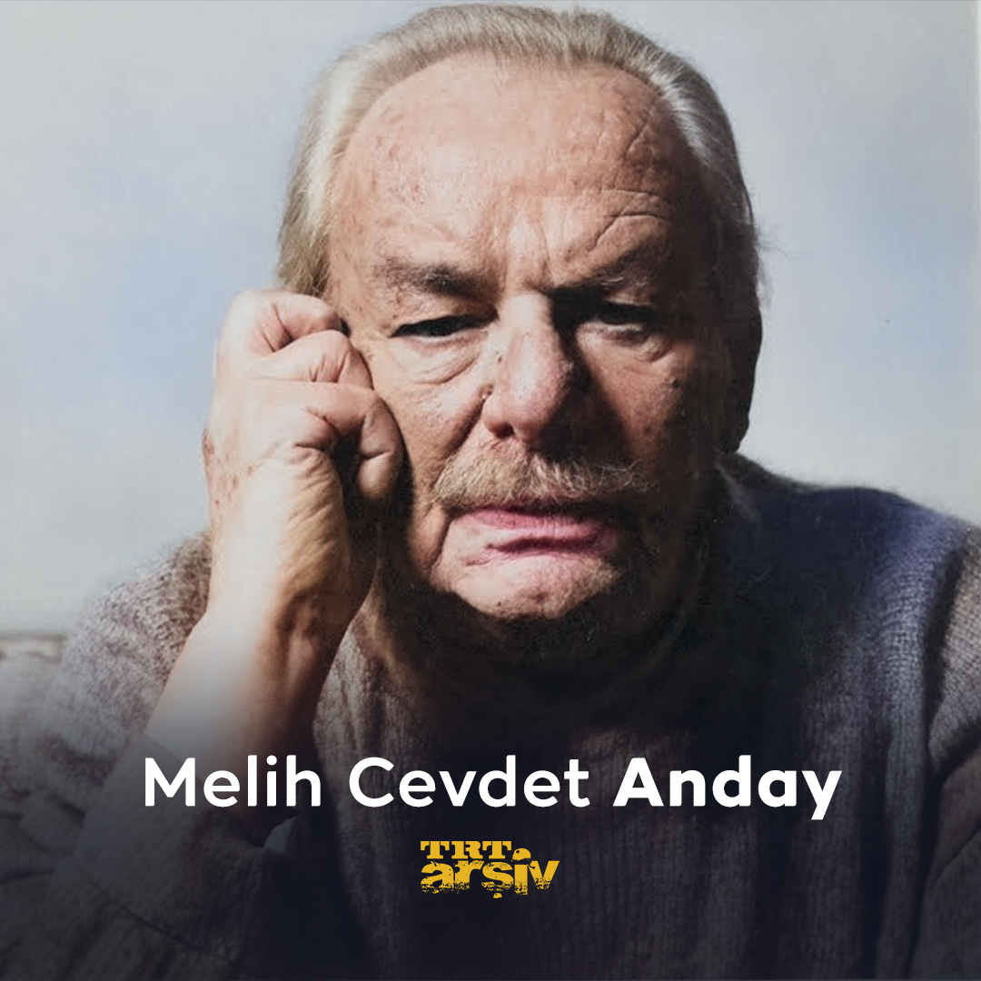 #MelihCevdetAnday'ın şiire dair görüşlerine ve unutulmaz şiirlerinden "Çok Güzel Şey"e kulak veriyoruz. ✒️ "İyi günlere inanıyorsan Üstelik hava da güzelse Yaşamak güzel şey"