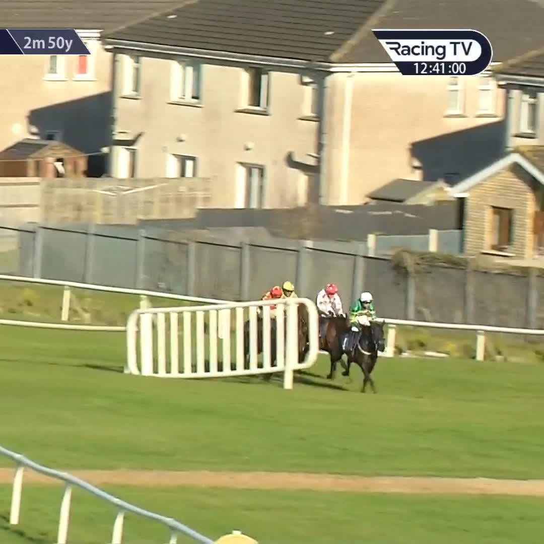 👀 2/9 favourite Jolie Couer Allen beaten at Tramore Racecourse Soldante makes a winning start over flights for Eoin Walsh &amp; Ciaran Murphy