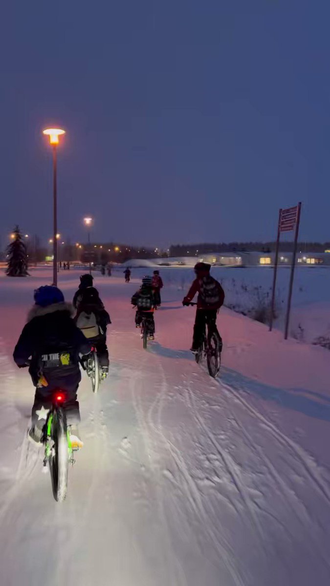 Cold weather, heavy winds, and poor winter maintenance didn’t prevent kids in Liminka from going to school by bike this morning. Most likely, this is because it’s their only choice, the only available mode of transport, on their daily trip to school. #liminka @LiminganKunta